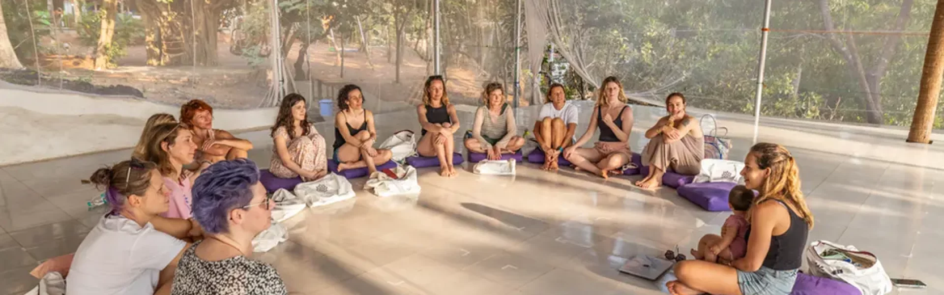 Formation yoga groupe en inde
